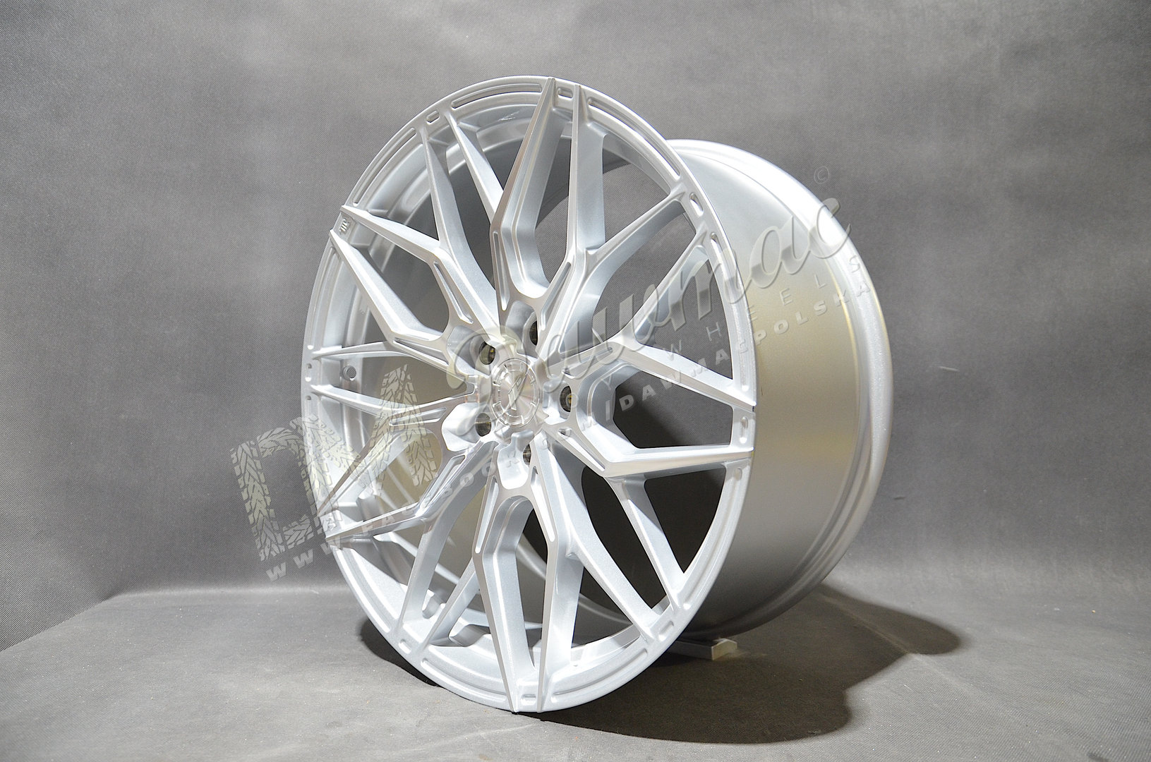 Japan Racing JR46 19" 8J ET20-ET40 BLANK Silver w/ Machined Face - obrazek 4