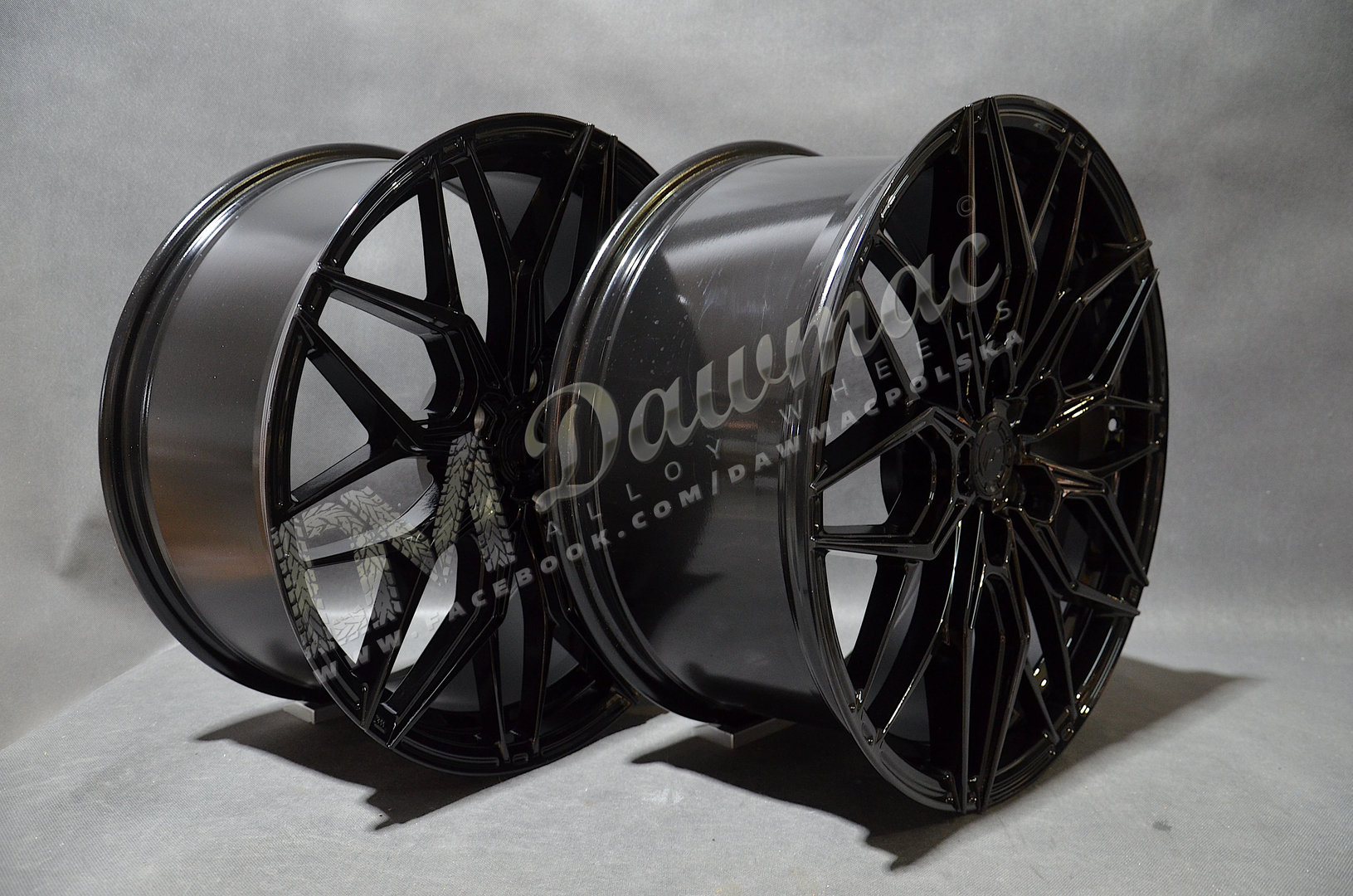 Japan Racing JR46 19" 9J ET20-ET51 + 10J ET15-ET51 BLANK Glossy Black - obrazek 5