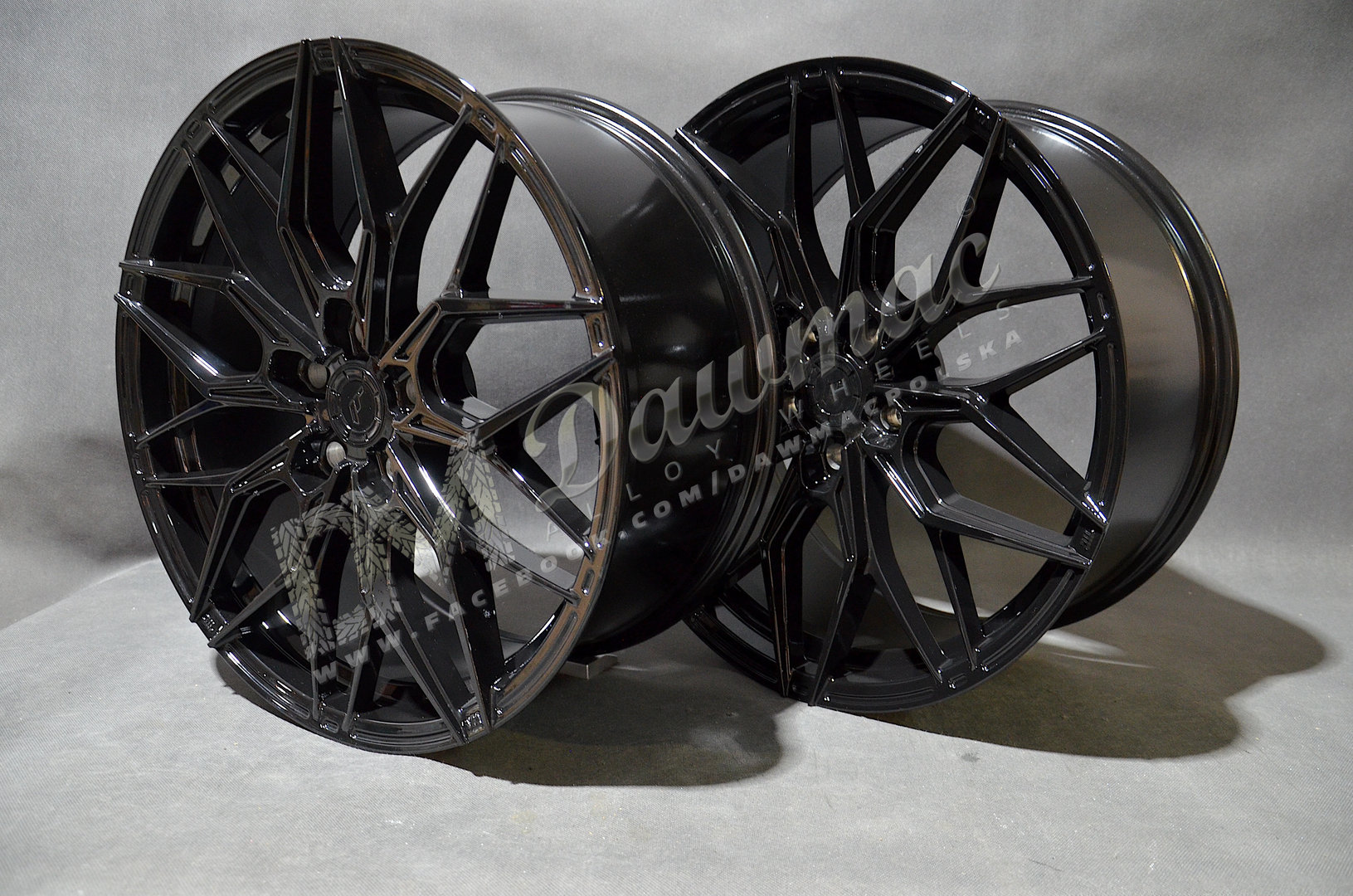 Japan Racing JR46 20" 9,5J ET20-ET40 + 10,5J ET15-ET35 BLANK Glossy Black - obrazek 4