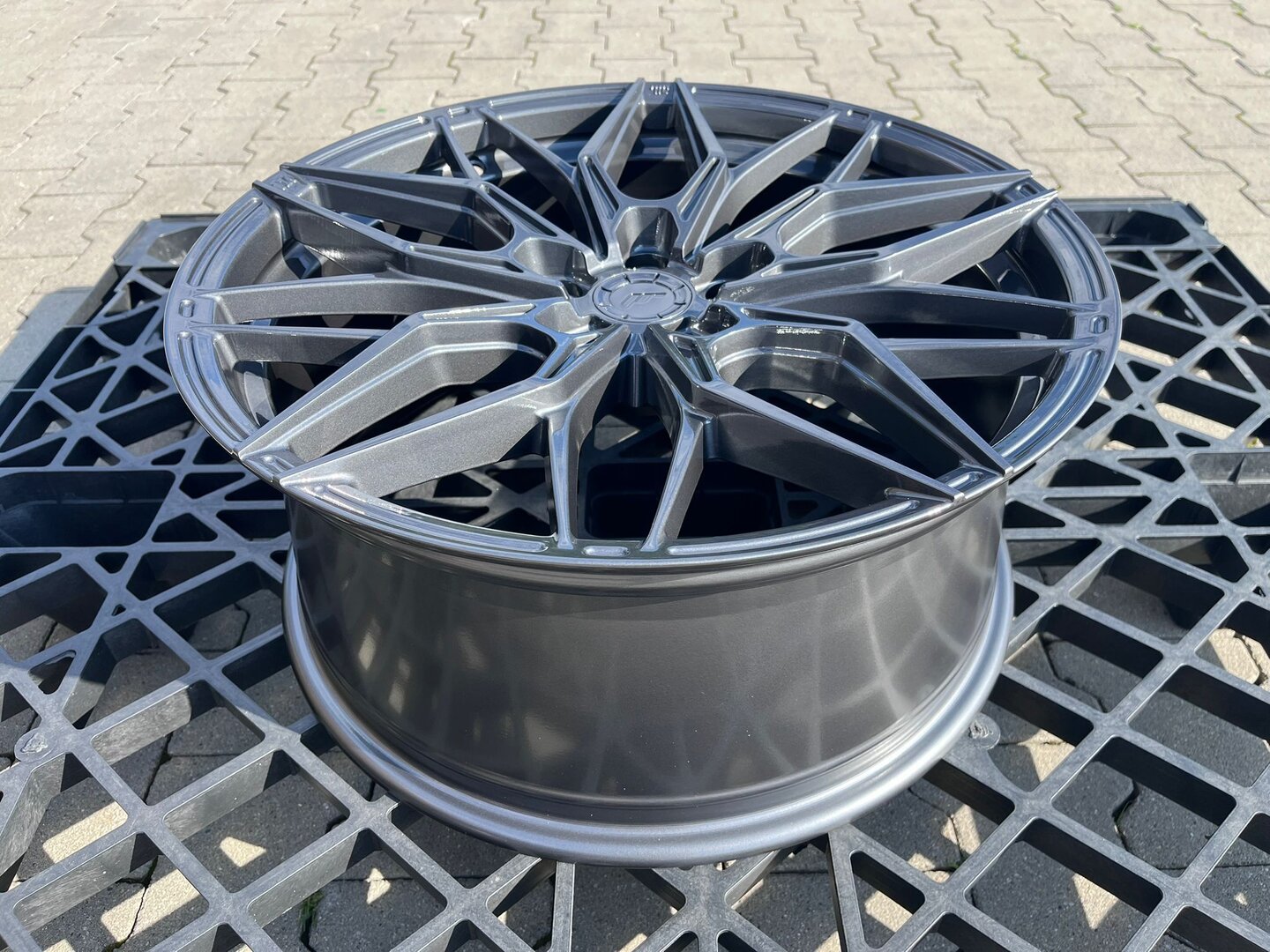 Japan Racing JR46 20" 9,5J ET20-ET40 + 10,5J ET15-ET35 BLANK Hyper Gray - obrazek 5