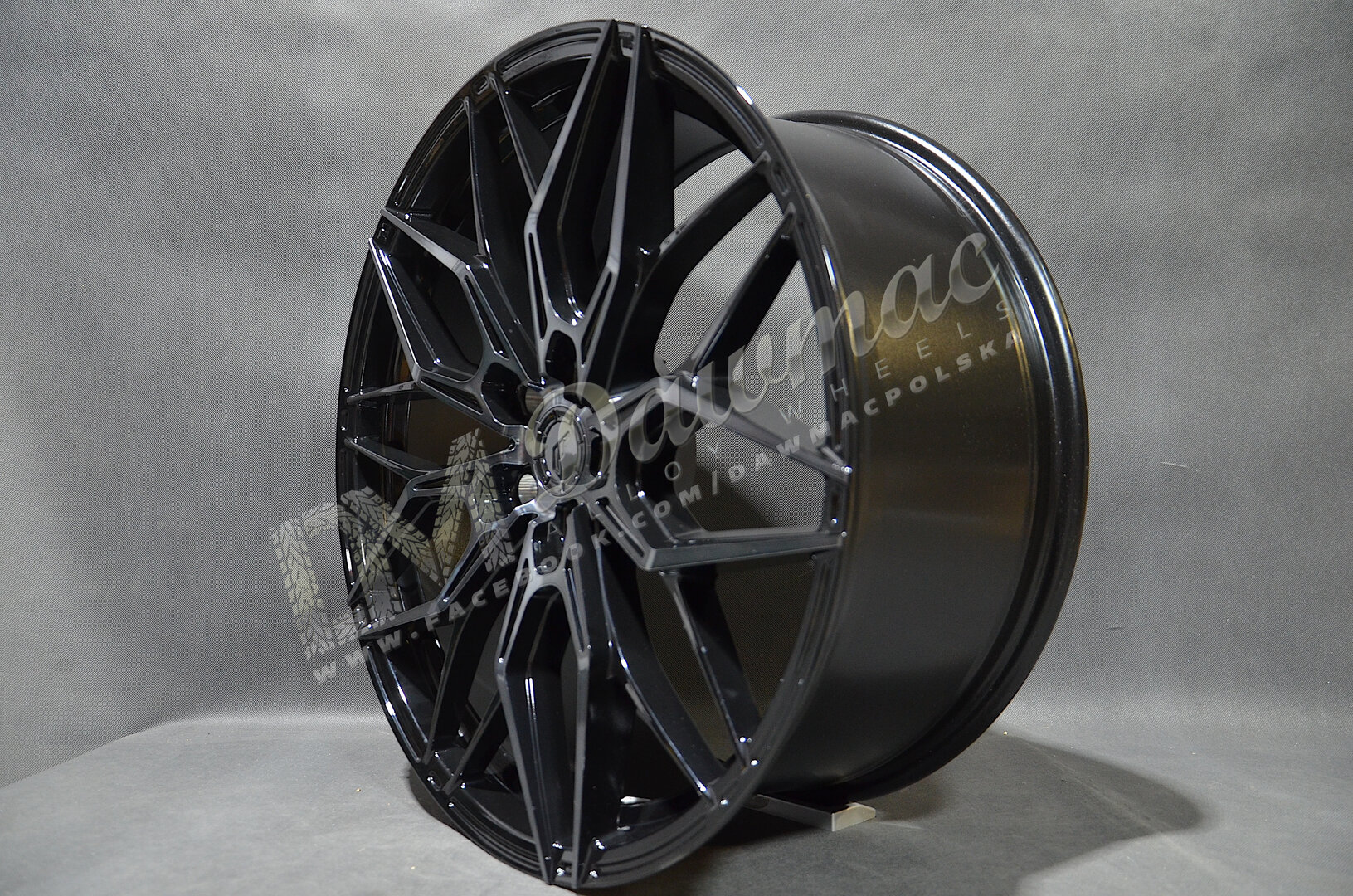 Japan Racing JR46 20" 9J ET20-ET35 BLANK Black Machined w/Tinted Face - obrazek 4