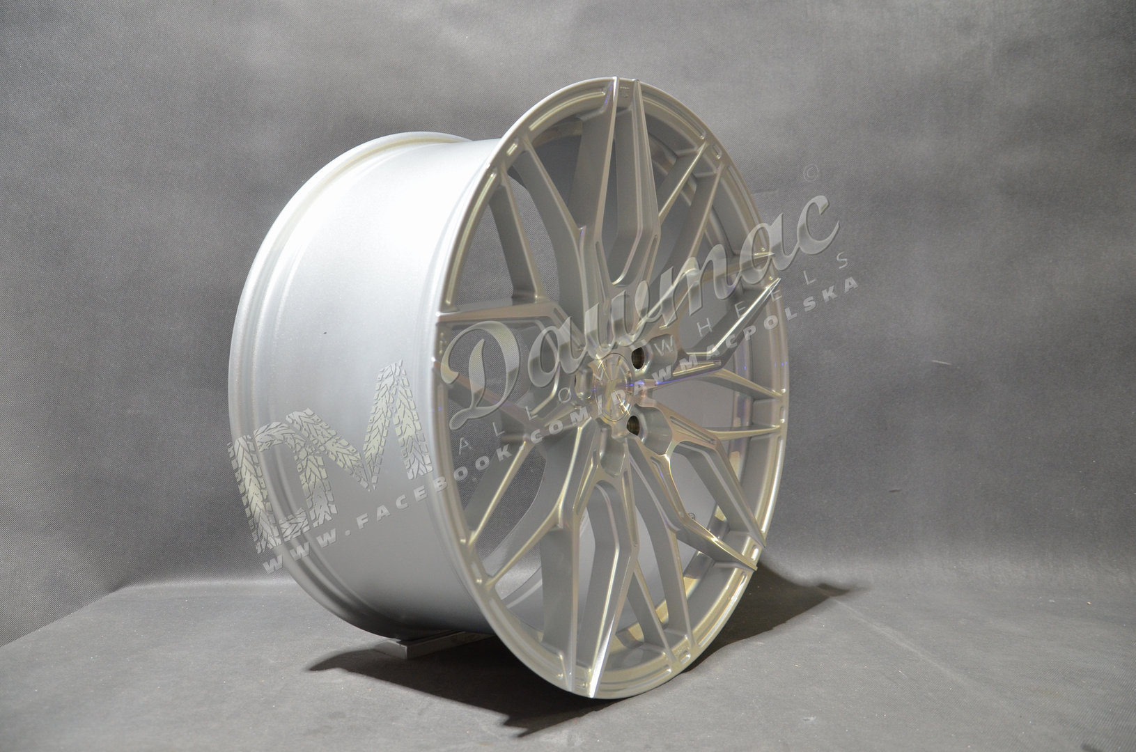 Japan Racing JR46 20" 9J ET20-ET51 BLANK Silver w/Machined Face - obrazek 3