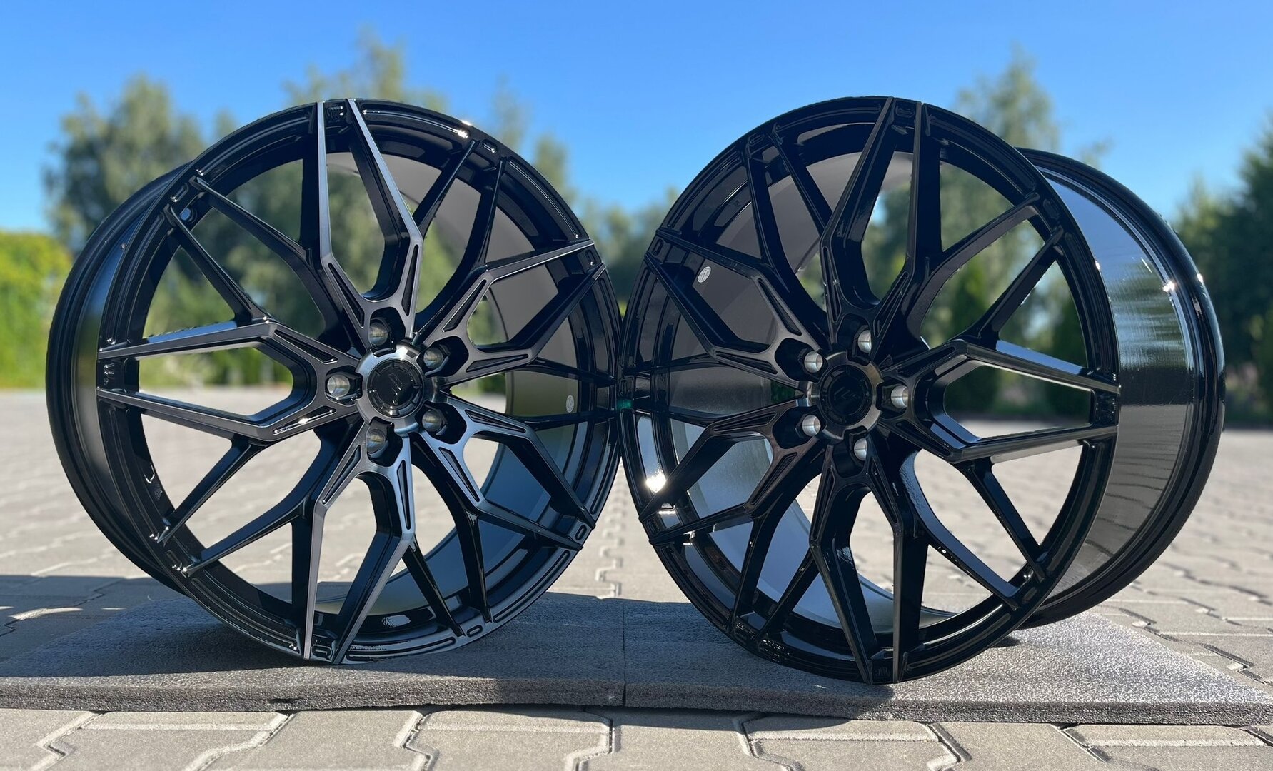 Japan Racing JR46 20" 9J ET30 + 10J ET40 5x112 Black Machined w/Tinted Face - obrazek 3
