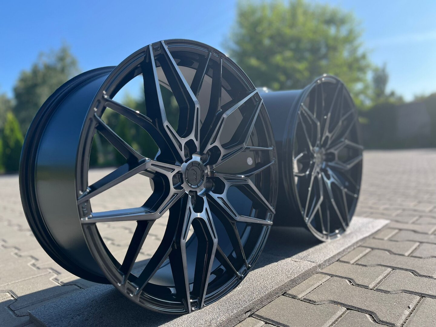 Japan Racing JR46 20" 9J ET30 + 10J ET40 5x112 Black Machined w/Tinted Face - obrazek 4