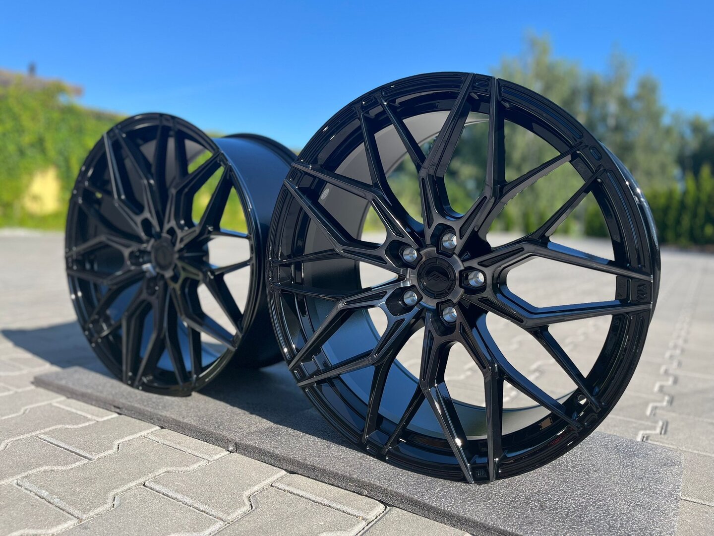 Japan Racing JR46 20" 9J ET30 + 10J ET40 5x112 Black Machined w/Tinted Face - obrazek 5