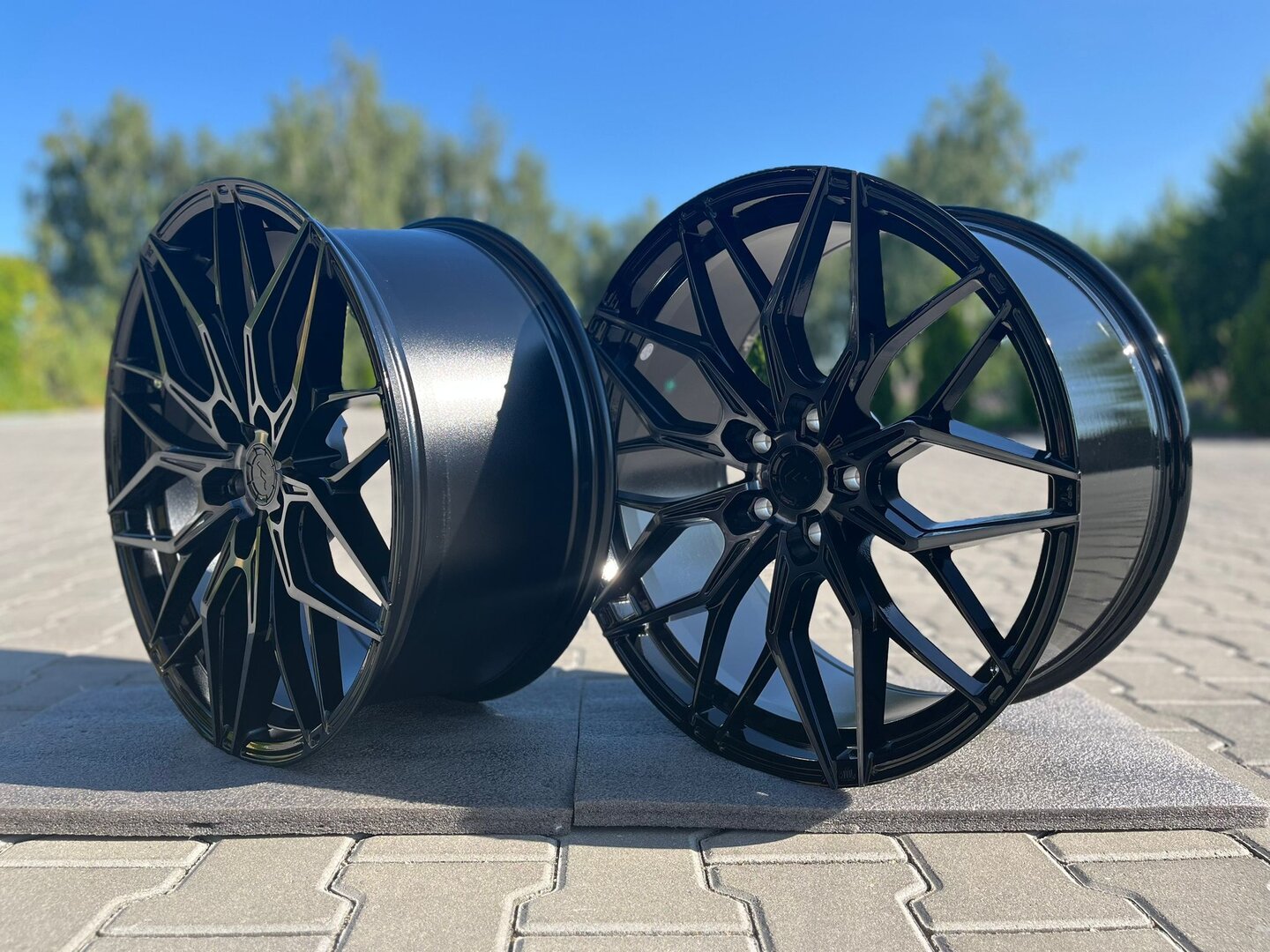 Japan Racing JR46 20" 9J ET30 + 10J ET40 5x112 Black Machined w/Tinted Face - obrazek 7