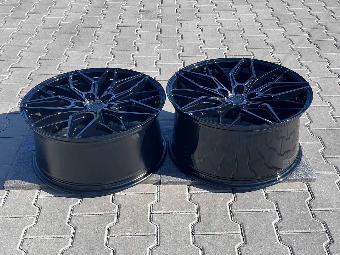 Japan Racing JR46 20" 9J ET30 + 10J ET40 5x112 Black Machined w/Tinted Face - obrazek 8