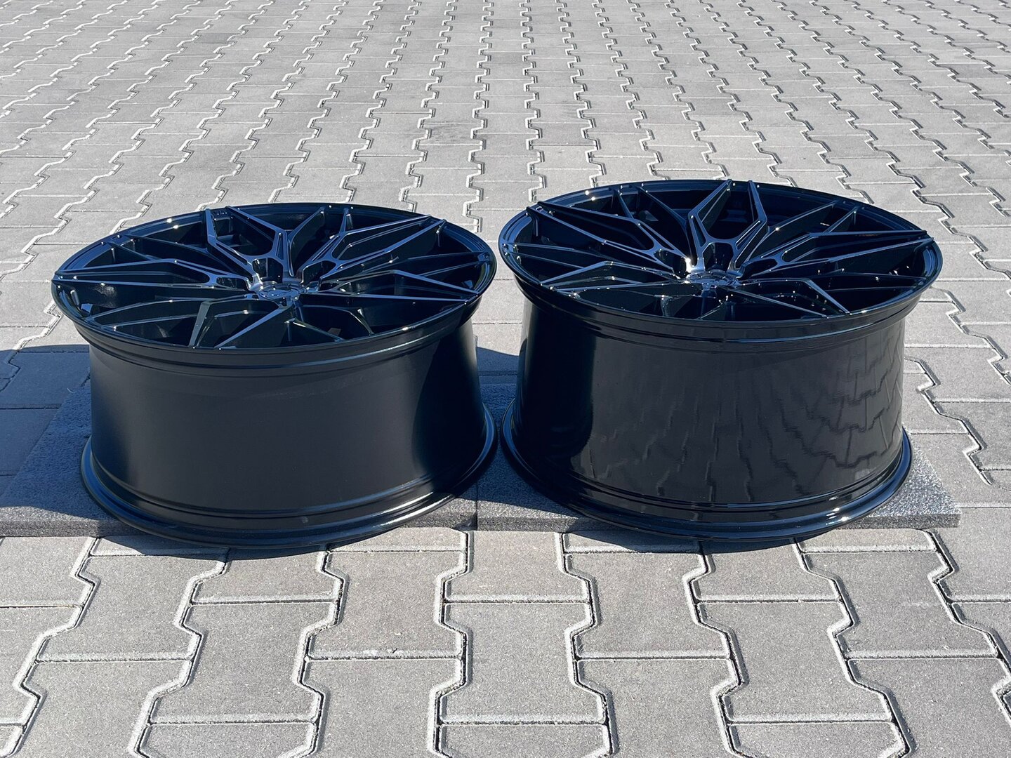 Japan Racing JR46 20" 9J ET30 + 10J ET40 5x112 Black Machined w/Tinted Face - obrazek 9