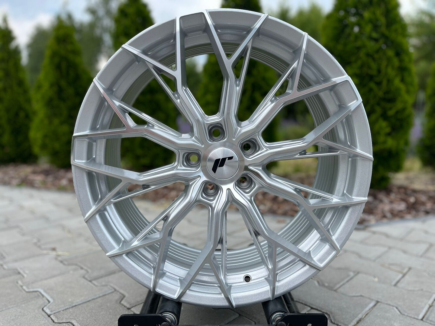 Japan Racing JR49 18" 8J ET42 5x112 Silver Machined Face - obrazek 2
