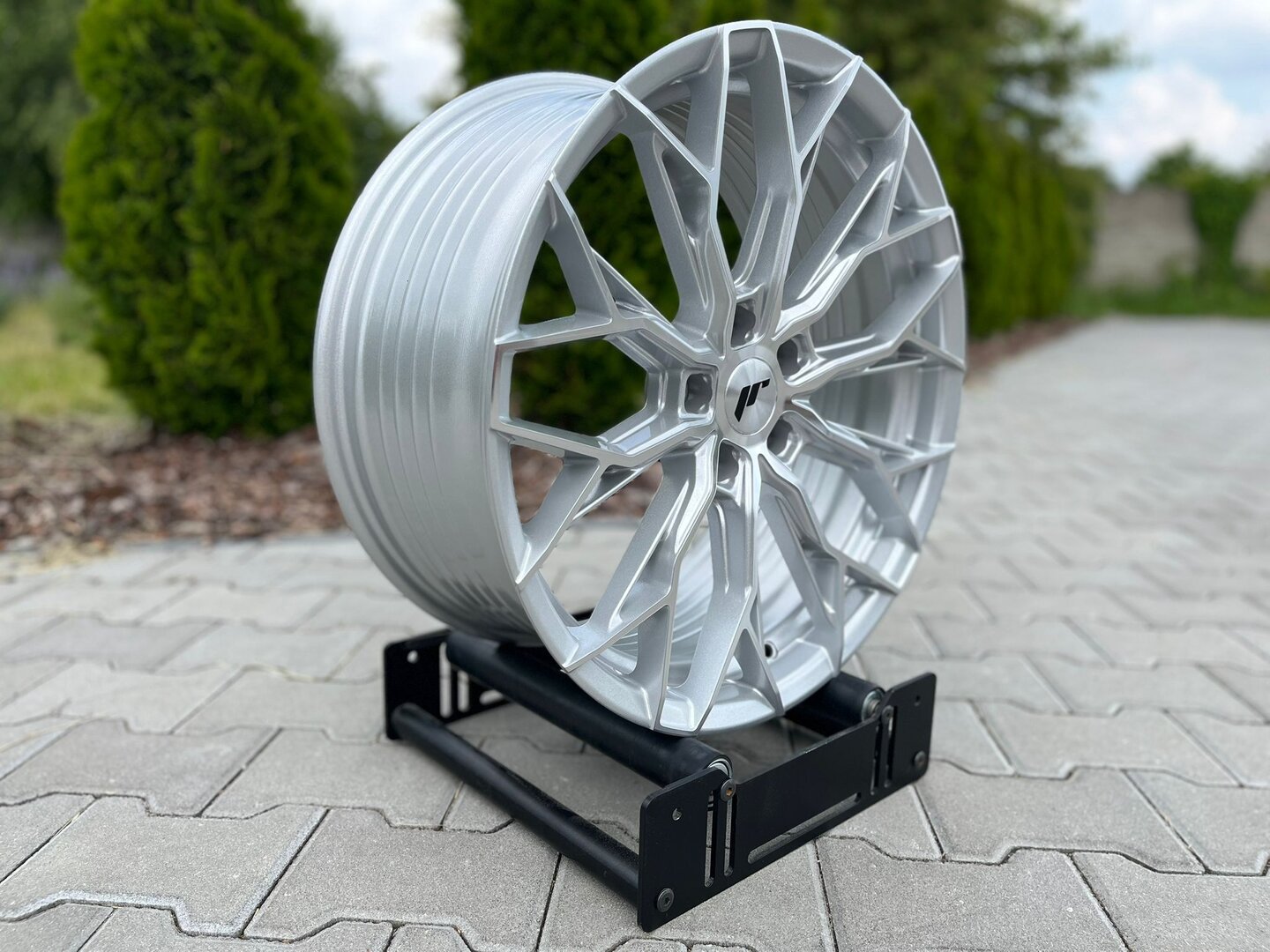 Japan Racing JR49 18" 8J ET42 5x112 Silver Machined Face - obrazek 3