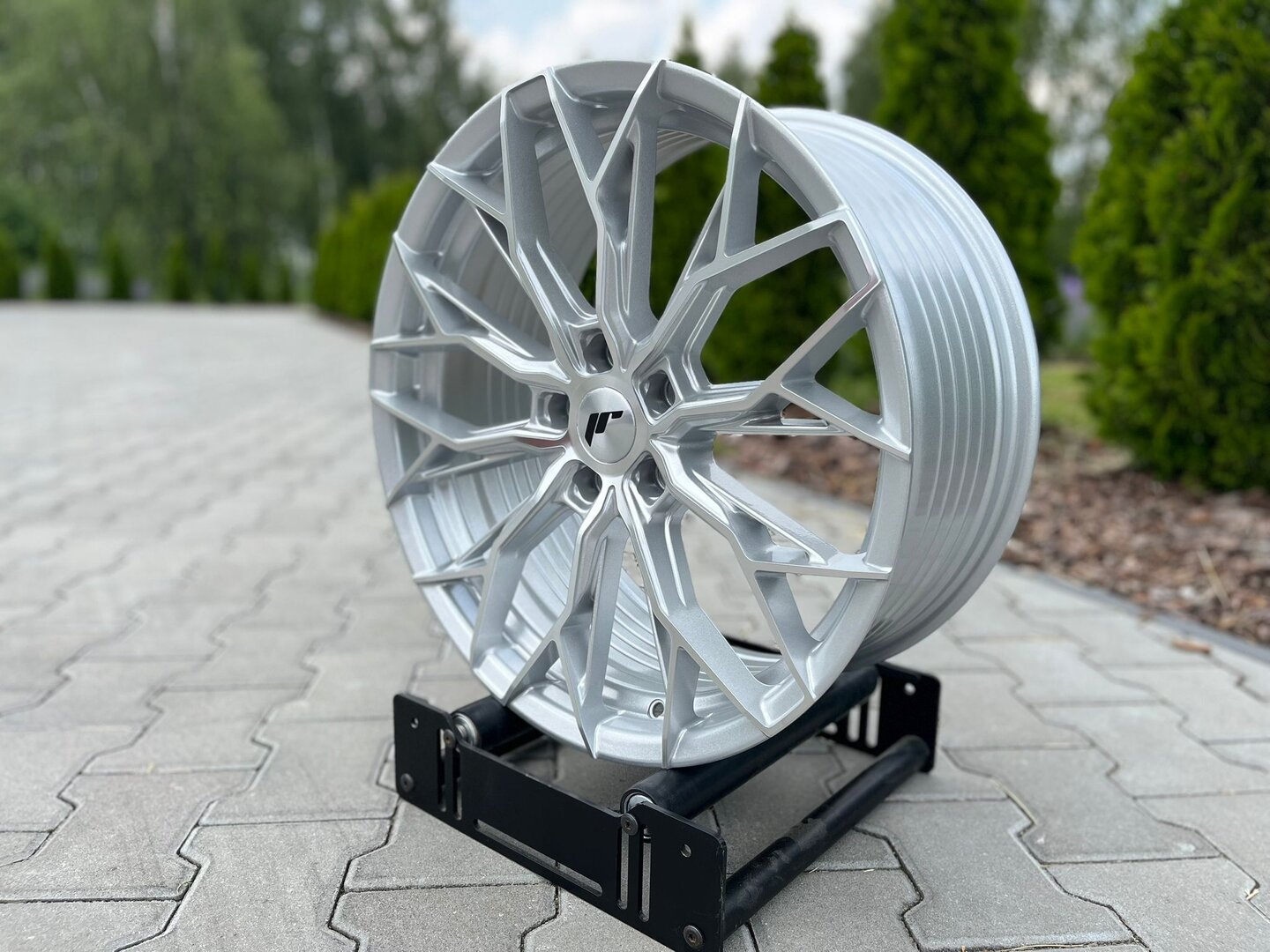 Japan Racing JR49 18" 8J ET42 5x112 Silver Machined Face - obrazek 4