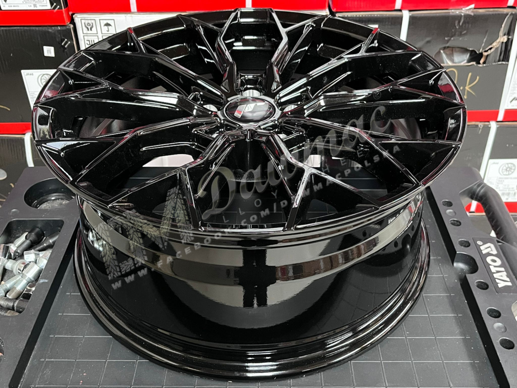 Japan Racing JR49 19" 8,5J ET20-ET45 + 9,5J ET20-ET45 BLANK Gloss Black - obrazek 6