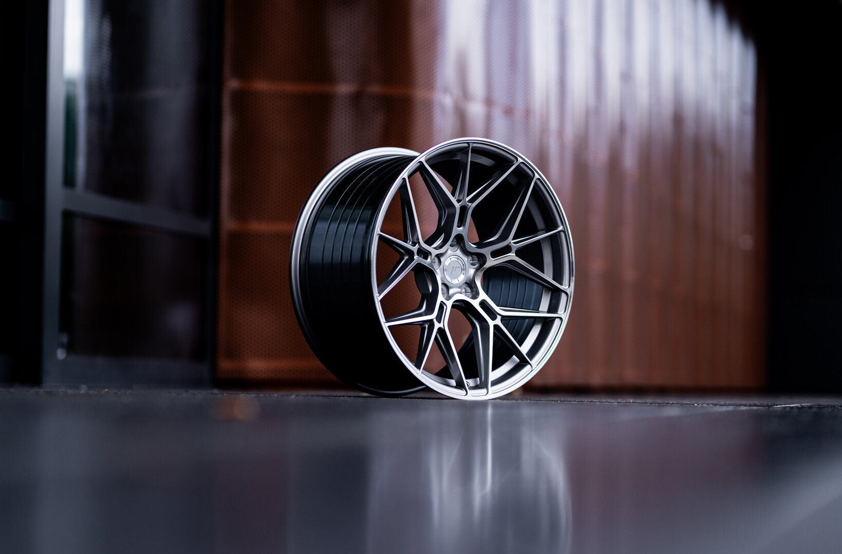 Japan Racing JR51 18" 8J ET45 5x112 Titanium Machined Face - obrazek 3