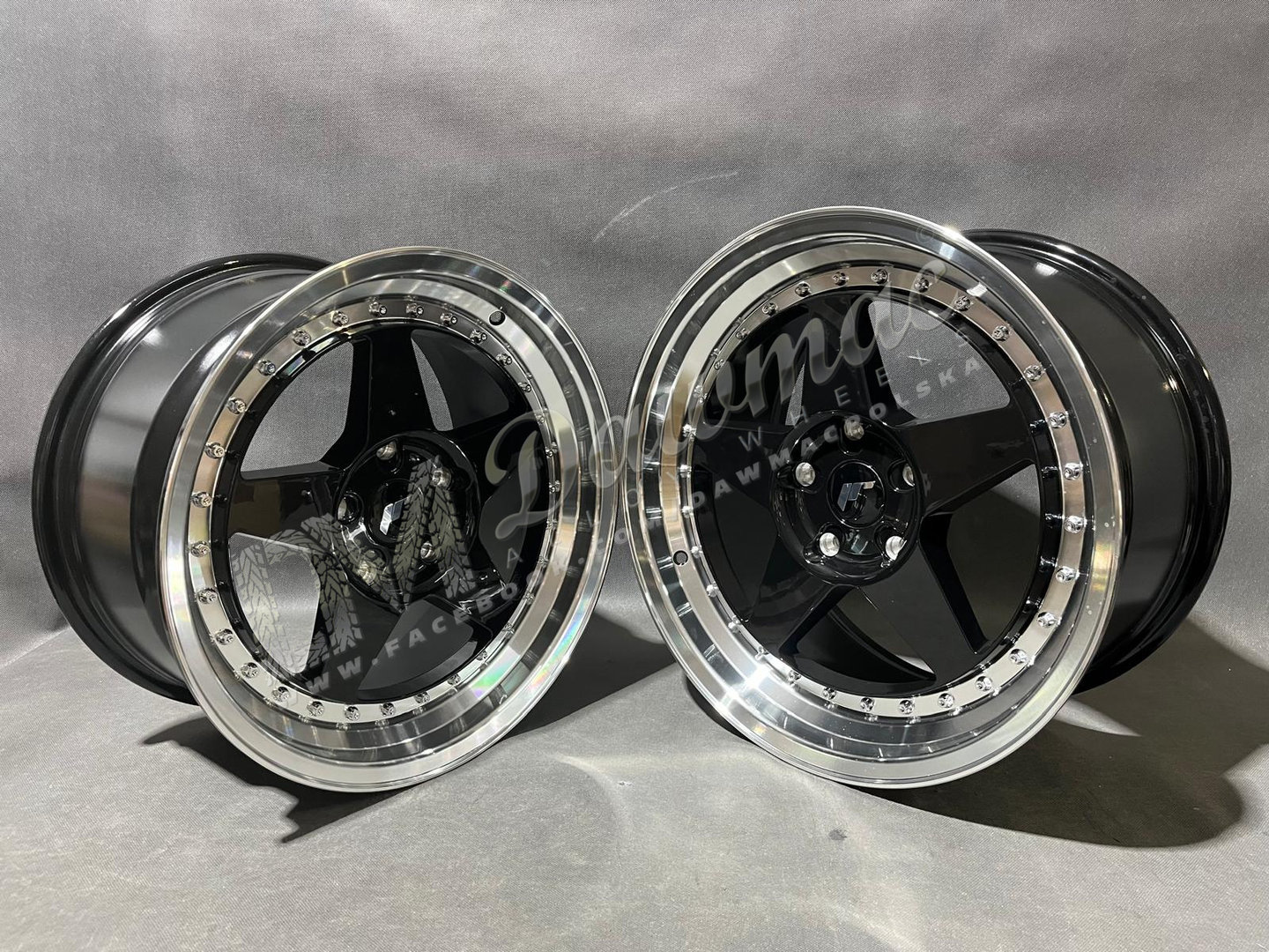 Japan Racing JR6 15" 7J ET25 + 8J ET25 4x100/4x108 Glossy Black w/ Machined Lip - obrazek 3