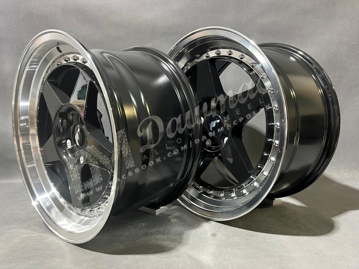 Japan Racing JR6 16" 7J ET25 + 8J ET25 4x100/4x108 Glossy Black w/ Machined Lip - obrazek 4