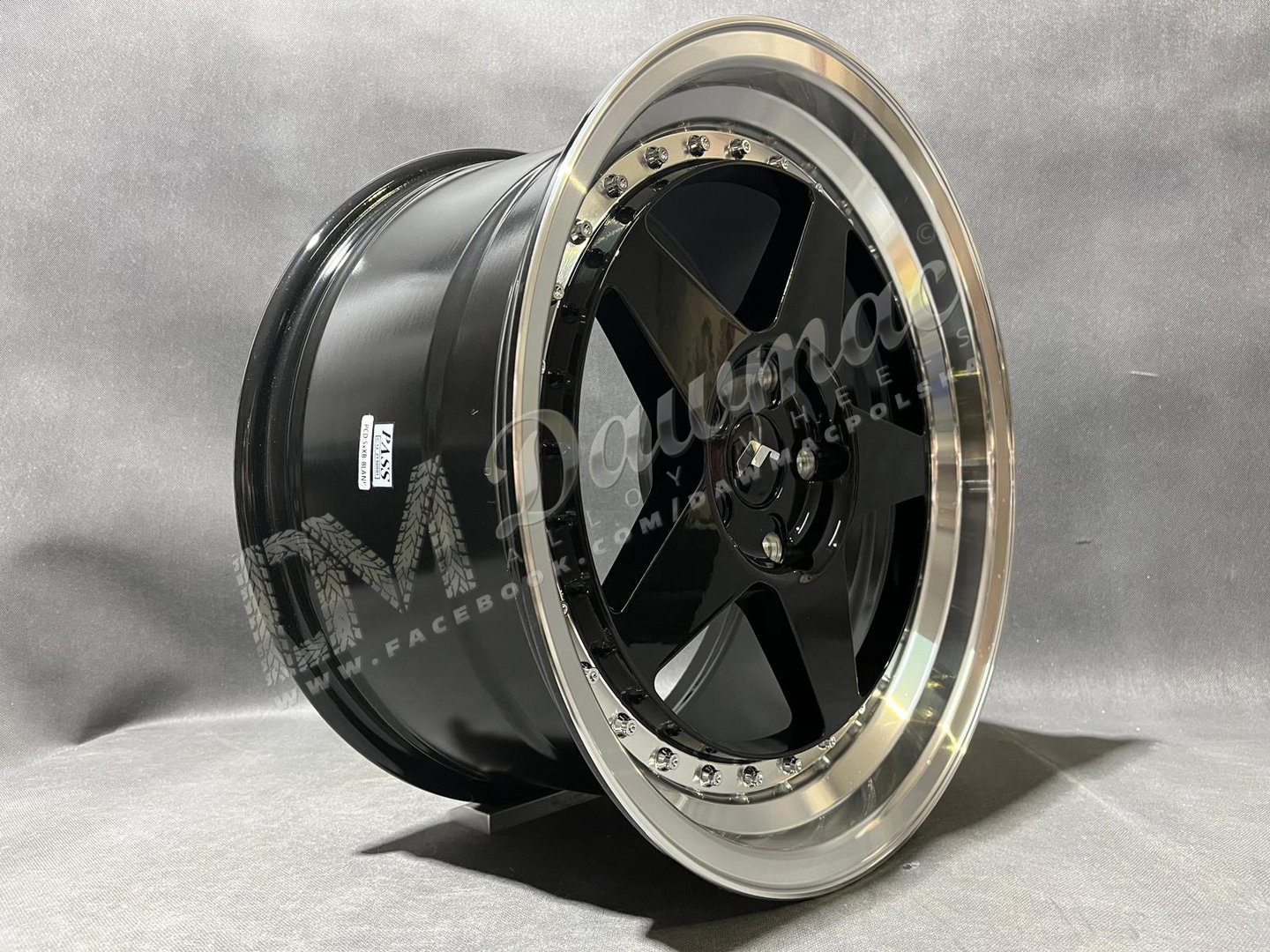 Japan Racing JR6 17" 10J ET20 BLANK Glossy Black w/ Machined Lip - obrazek 4