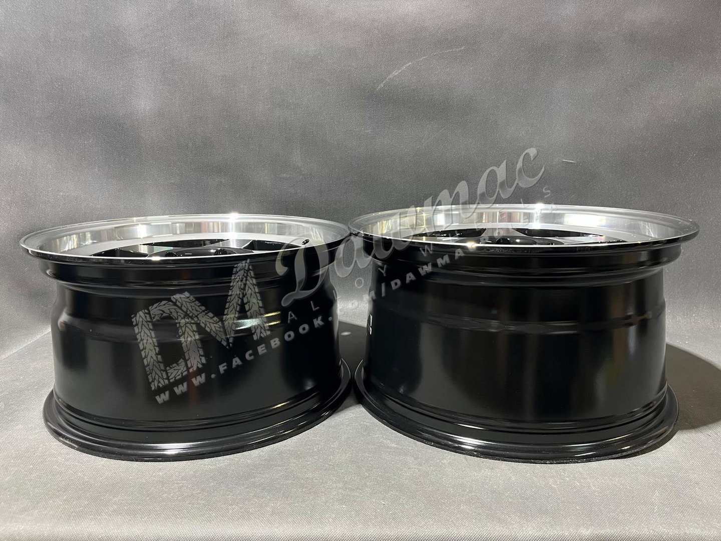 Japan Racing JR6 17" 8J ET20-ET35 + 9J ET20-ET35 BLANK Glossy Black w/ Machined Lip - obrazek 6