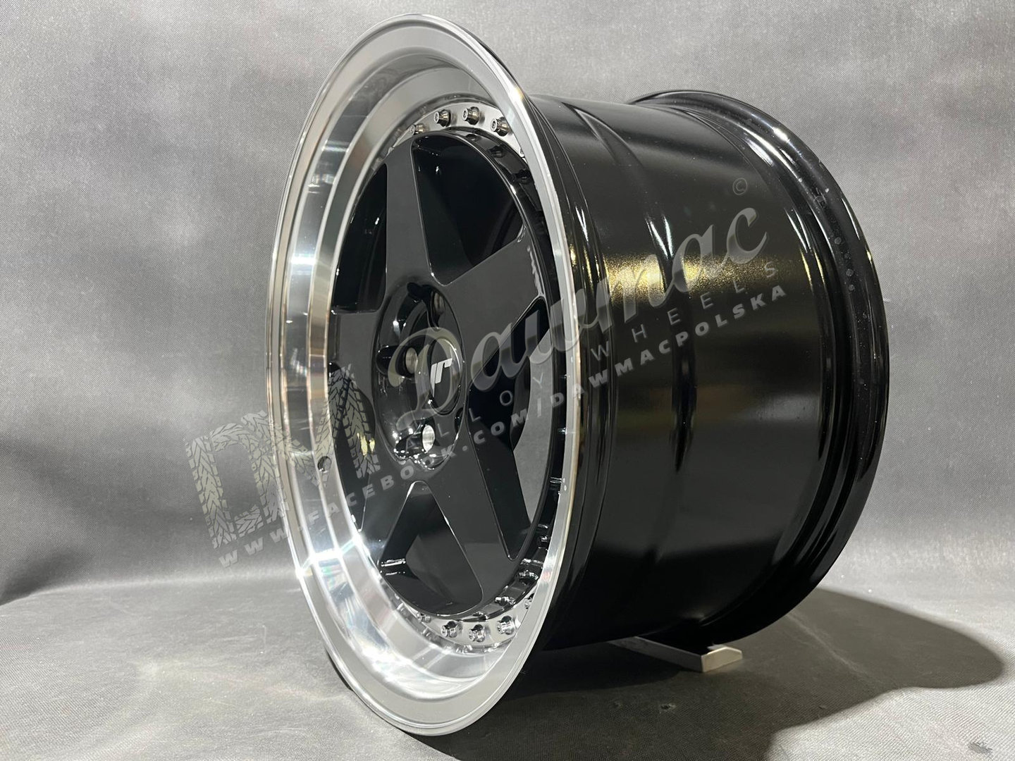 Japan Racing JR6 17" 9J ET20-ET35 BLANK Glossy Black w/ Machined Lip - obrazek 3