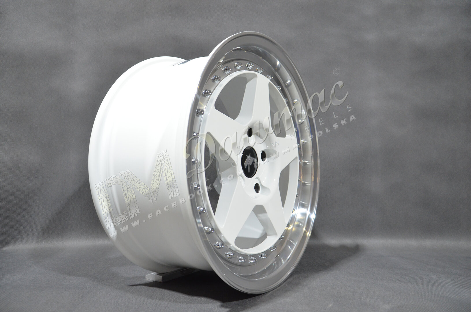 Japan Racing JR6 18" 8,5J ET20-ET40 BLANK White w/ Machined Lip - obrazek 3