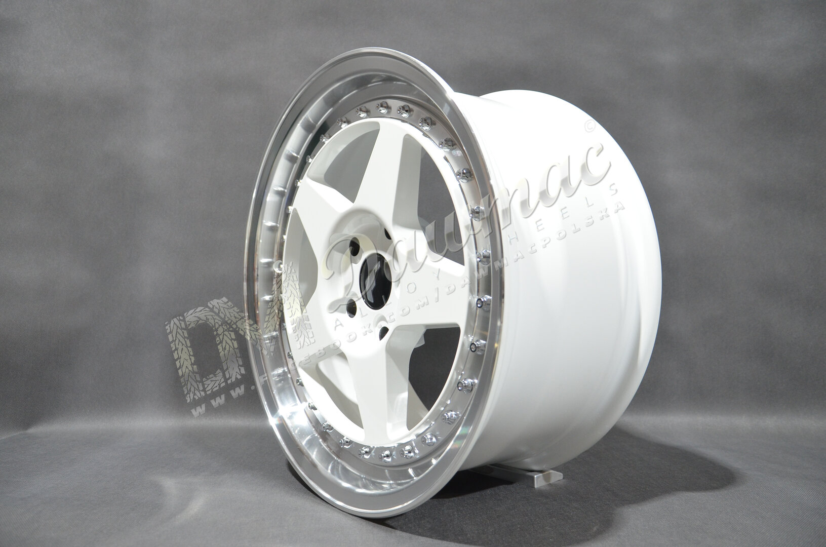 Japan Racing JR6 18" 8,5J ET20-ET40 BLANK White w/ Machined Lip - obrazek 4