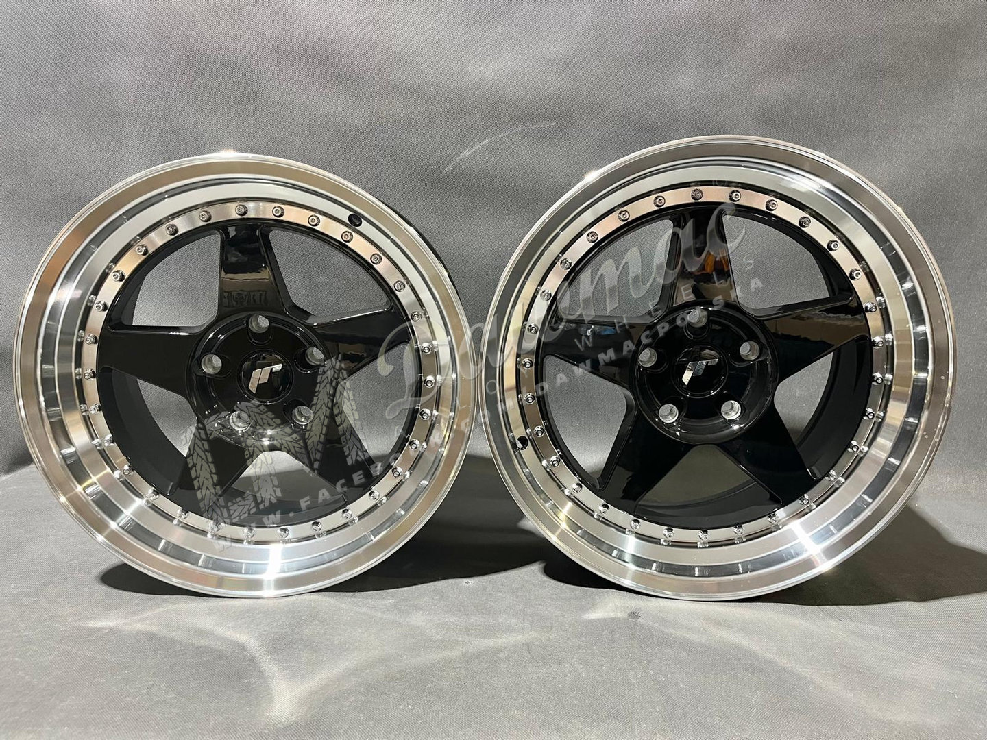 Japan Racing JR6 18" 9,5J ET20-ET40 + 10,5J ET0-ET25 BLANK Glossy Black w/ Machined Lip - obrazek 2