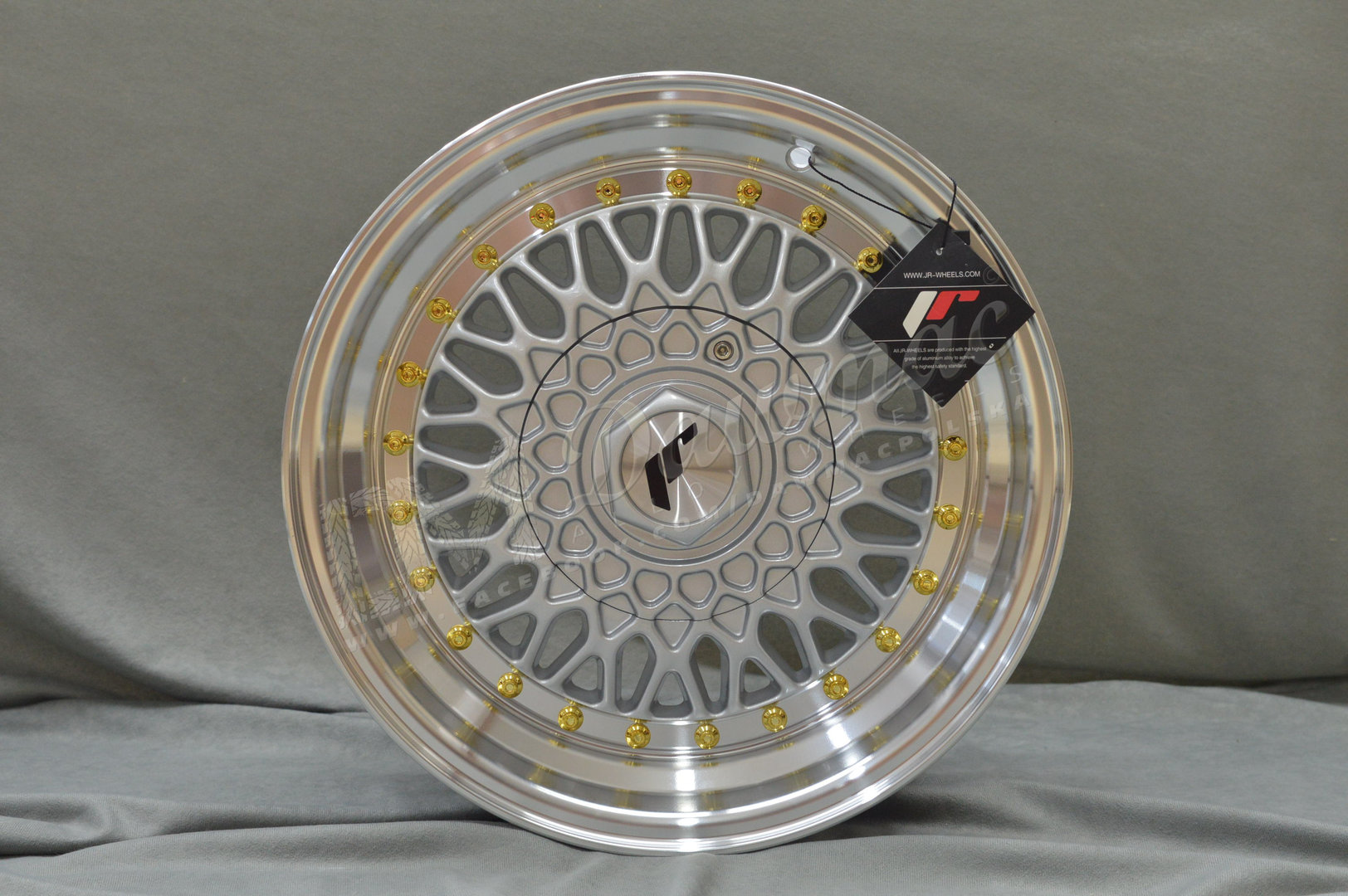Japan Racing JR9 15" 7J ET20 4x100/4x108 Silver w/Machined Lip Gold Rivets - obrazek 2