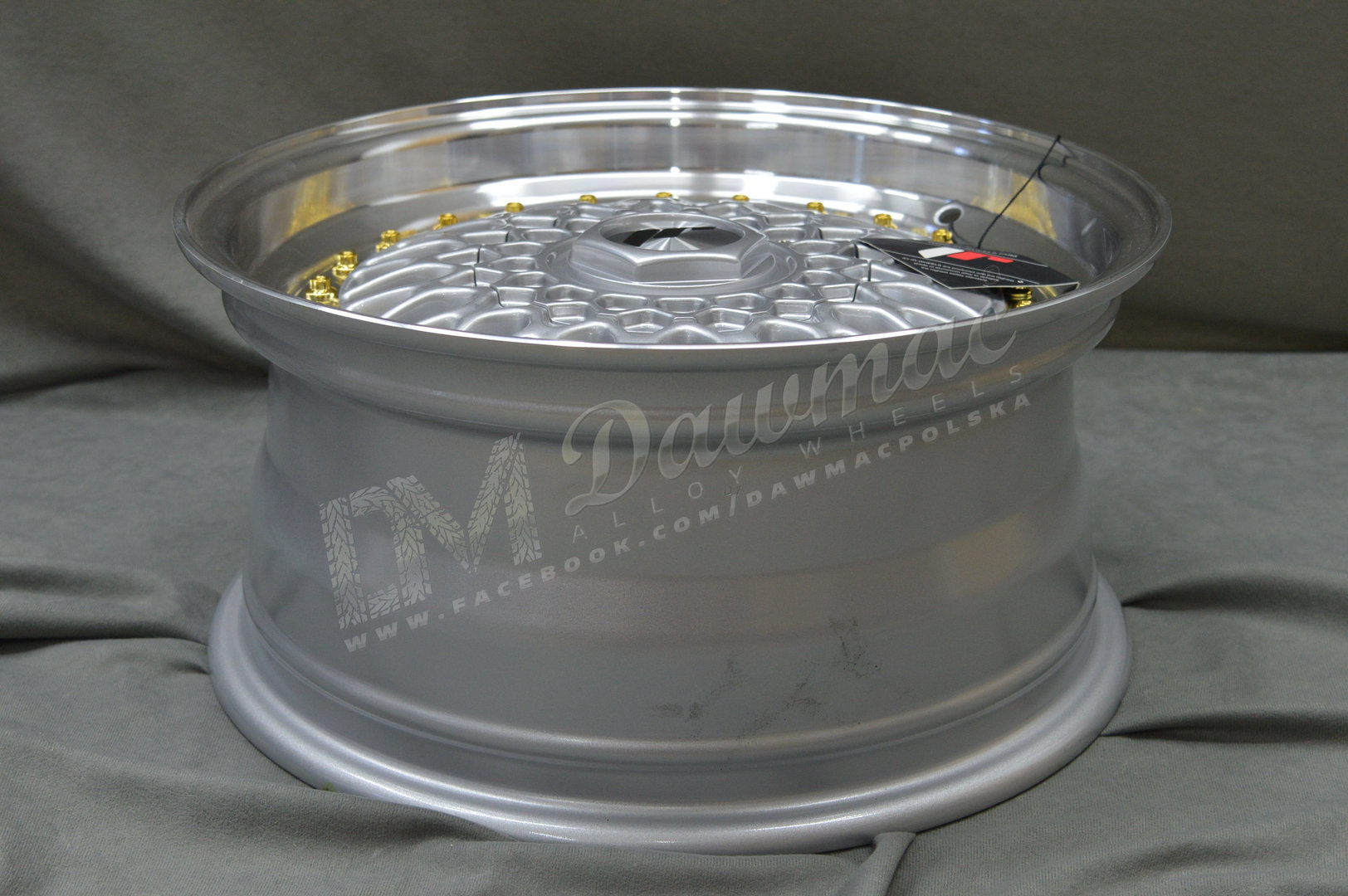 Japan Racing JR9 15" 7J ET20 4x100/4x108 Silver w/Machined Lip Gold Rivets - obrazek 6