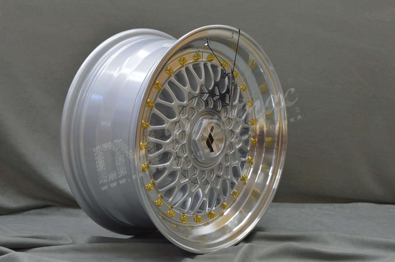 Japan Racing JR9 15" 7J ET20 BLANK Silver w/Machined Lip Gold Rivets - obrazek 4