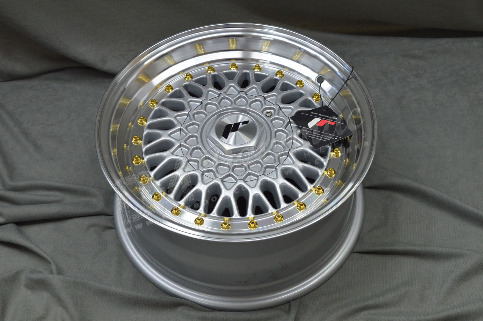 Japan Racing JR9 15" 7J ET20 BLANK Silver w/Machined Lip Gold Rivets - obrazek 5