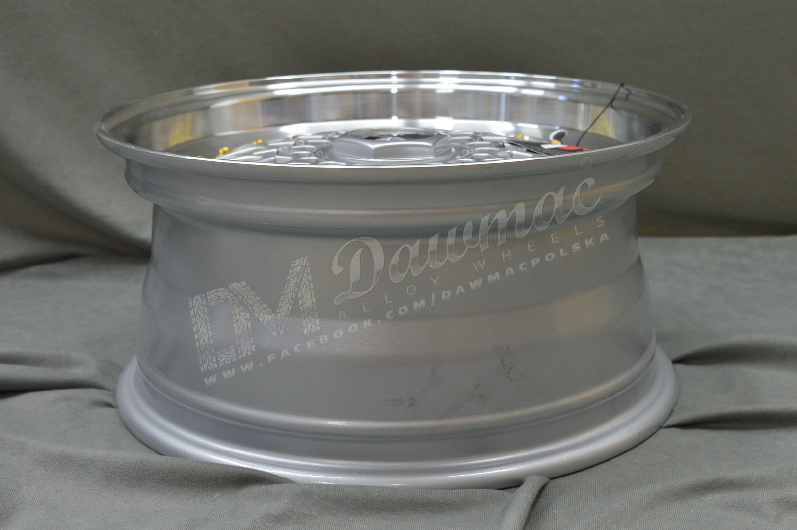 Japan Racing JR9 15" 7J ET20 BLANK Silver w/Machined Lip Gold Rivets - obrazek 7