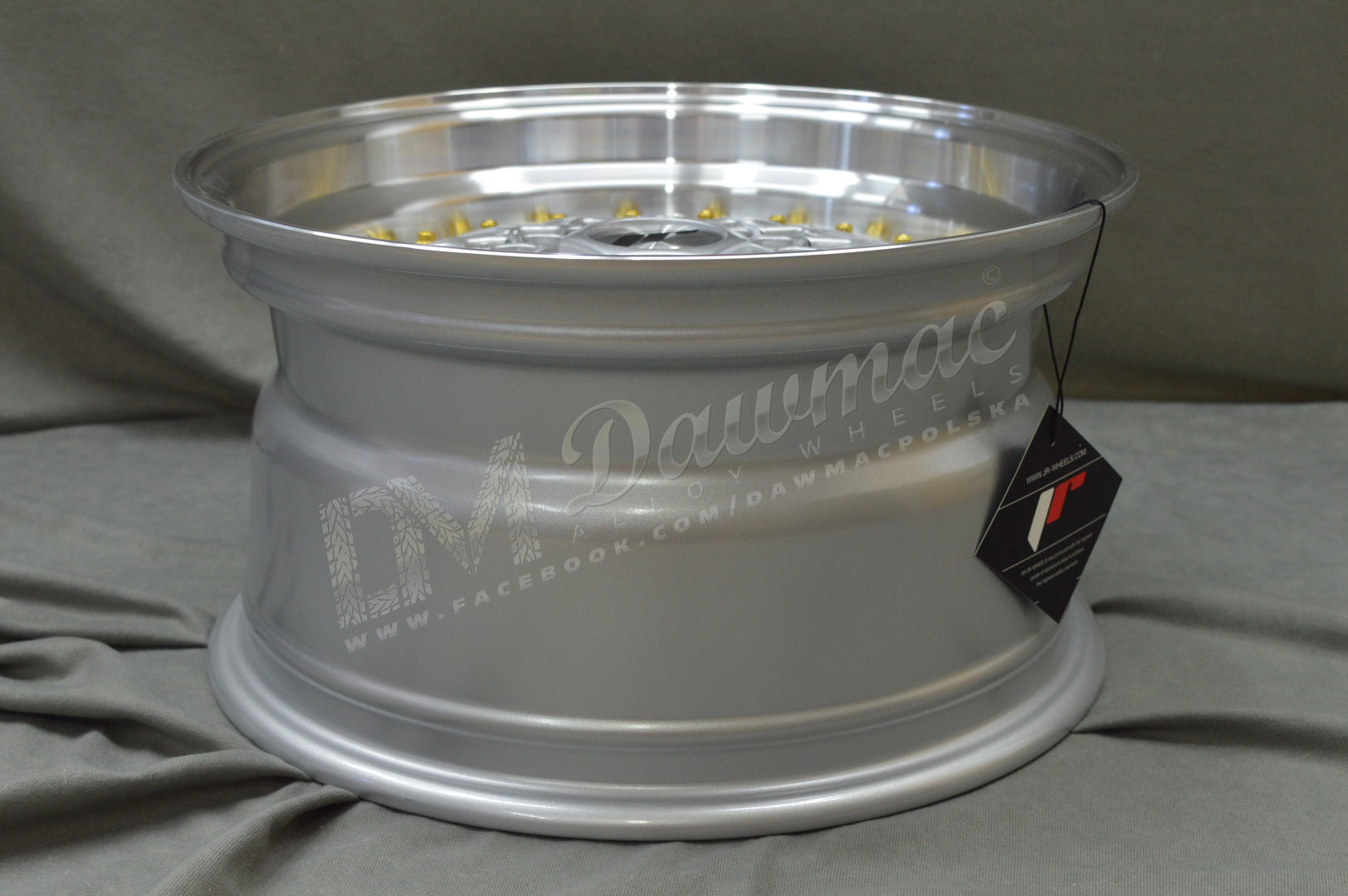 Japan Racing JR9 15" 8J ET20 4x100/4x108 Silver w/ Machined Lip Gold Rivets - obrazek 7