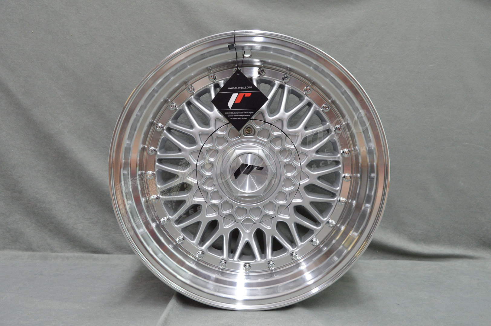 Japan Racing JR9 15" 8J ET20 4x100/4x108 Silver w/ Machined Lip Silver Rivets - obrazek 2