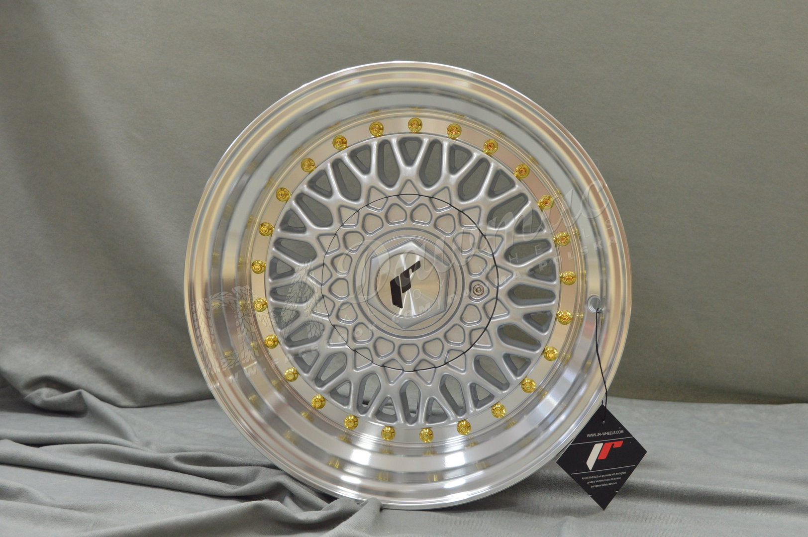 Japan Racing JR9 15" 9J ET10 4x100/4x108 Silver w/Machined Lip Gold Rivets - obrazek 2