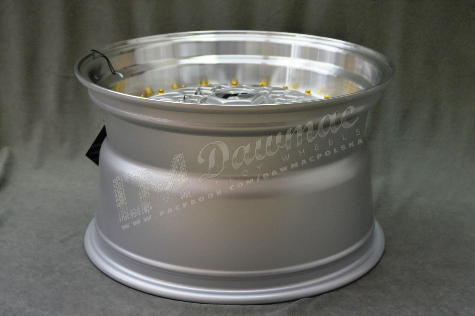 Japan Racing JR9 17" 10J ET20 4x100/4x108 Silver w/Machined Lip Gold Rivets - obrazek 6