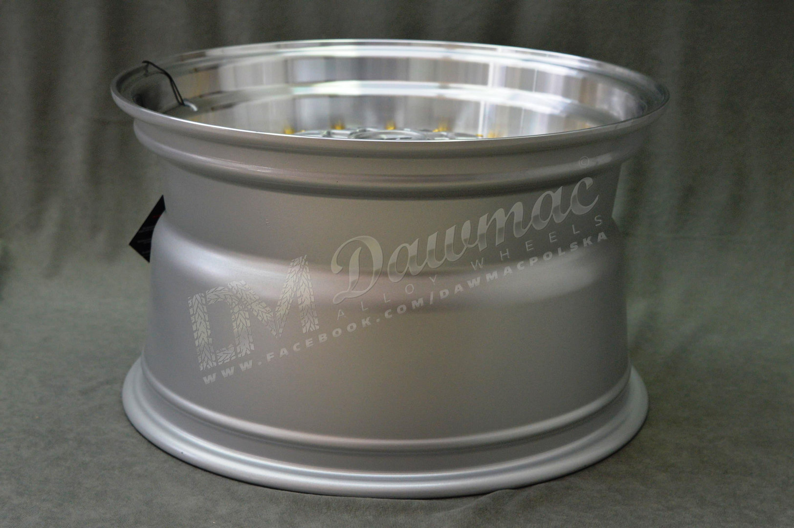 Japan Racing JR9 17" 10J ET20 BLANK Silver w/Machined Lip Gold Rivets - obrazek 7