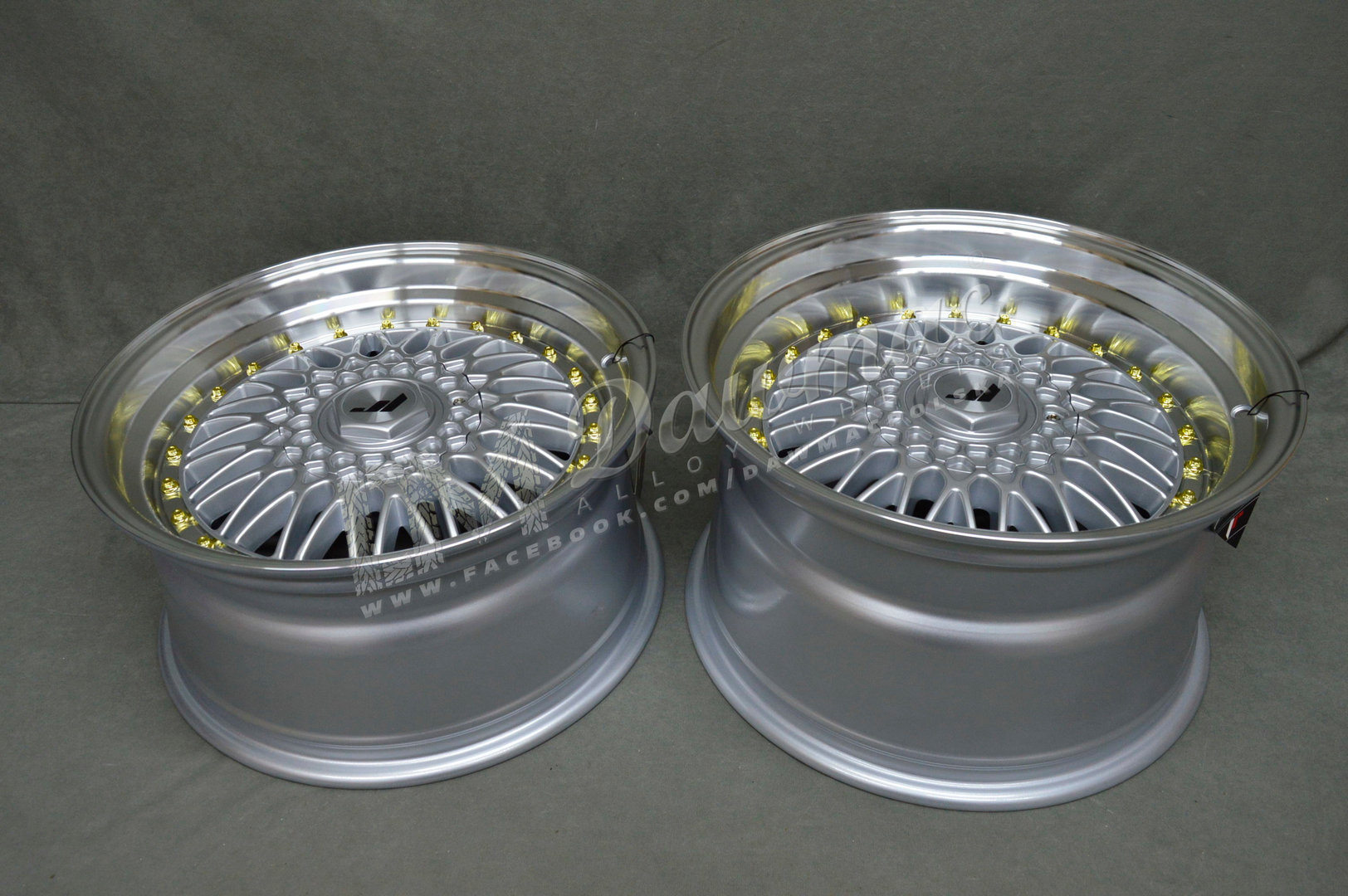 Japan Racing JR9 17" 8,5J ET20 + 10J ET20 5x112/5x120 Silver w/Machined Lip Gold Rivets - obrazek 6