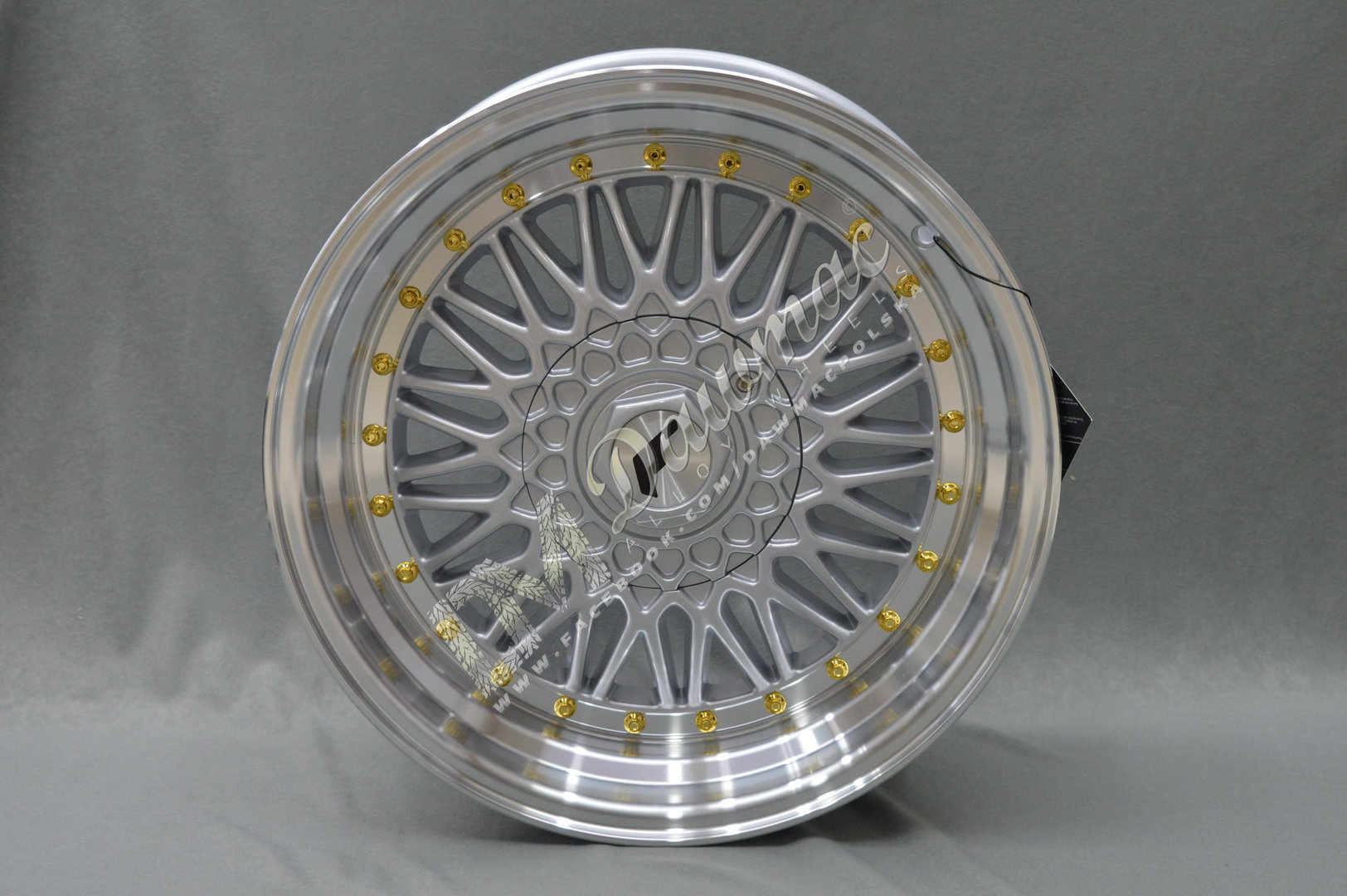Japan Racing JR9 18" 9J ET20-ET40 BLANK Silver w/Machined Lip Gold Rivets - obrazek 2