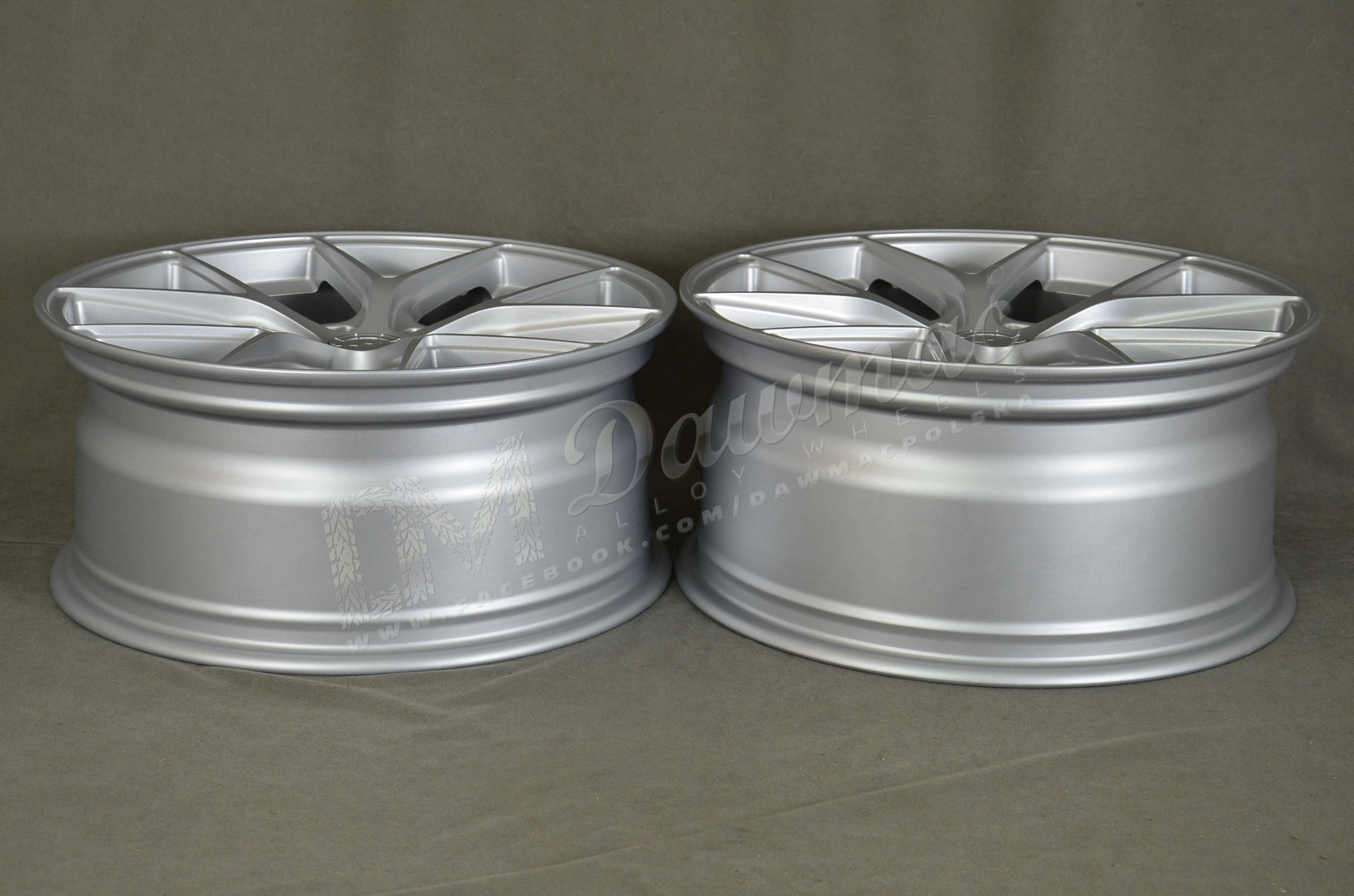 Japan Racing SL01 17" 8J ET20-ET45 + 9J ET20-ET50 BLANK Matt Silver - obrazek 8