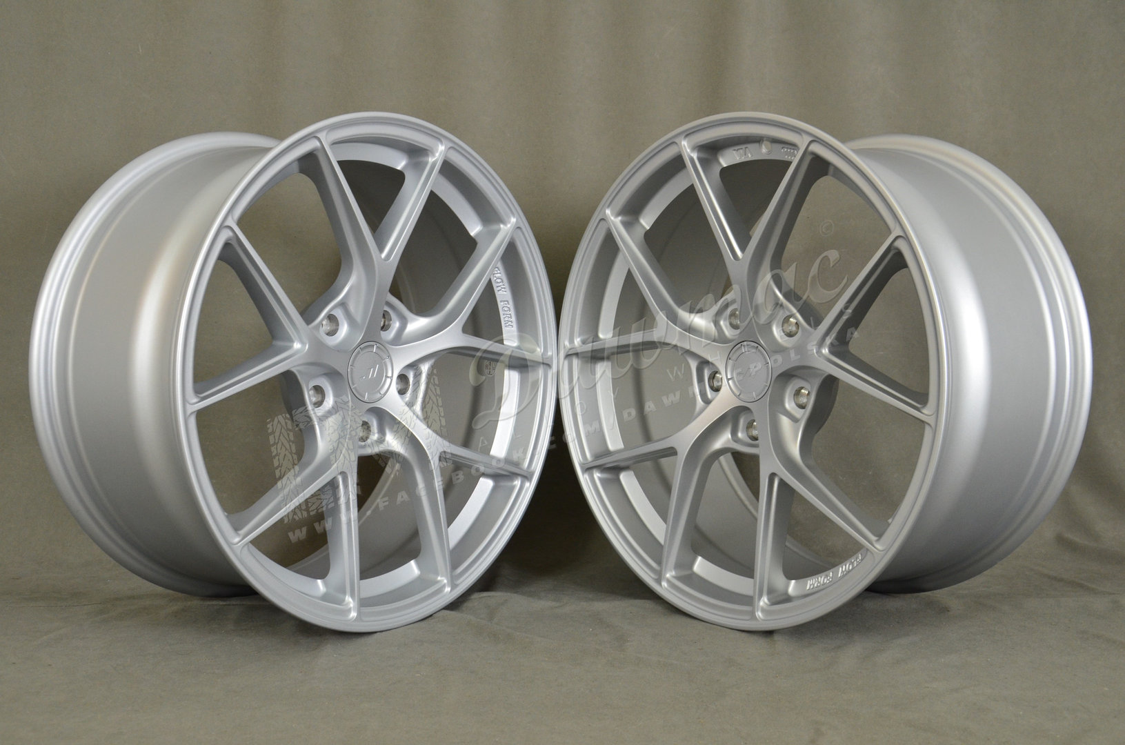 Japan Racing SL01 18" 8J ET20-40 + 9,5J ET25-ET38 BLANK Matt Silver - obrazek 3