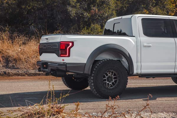 KMC KM544 17" 9J ET18 6x139,7 Satin Black with Gray Tint - obrazek 5