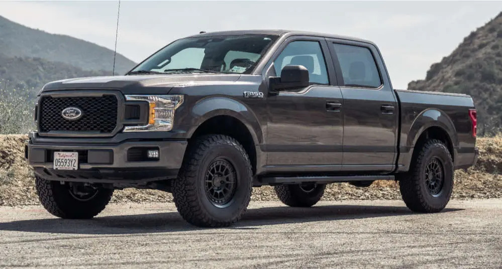 KMC KM719 17" 8J ET35 6x139,7 Satin Black With Gray Tint - obrazek 3