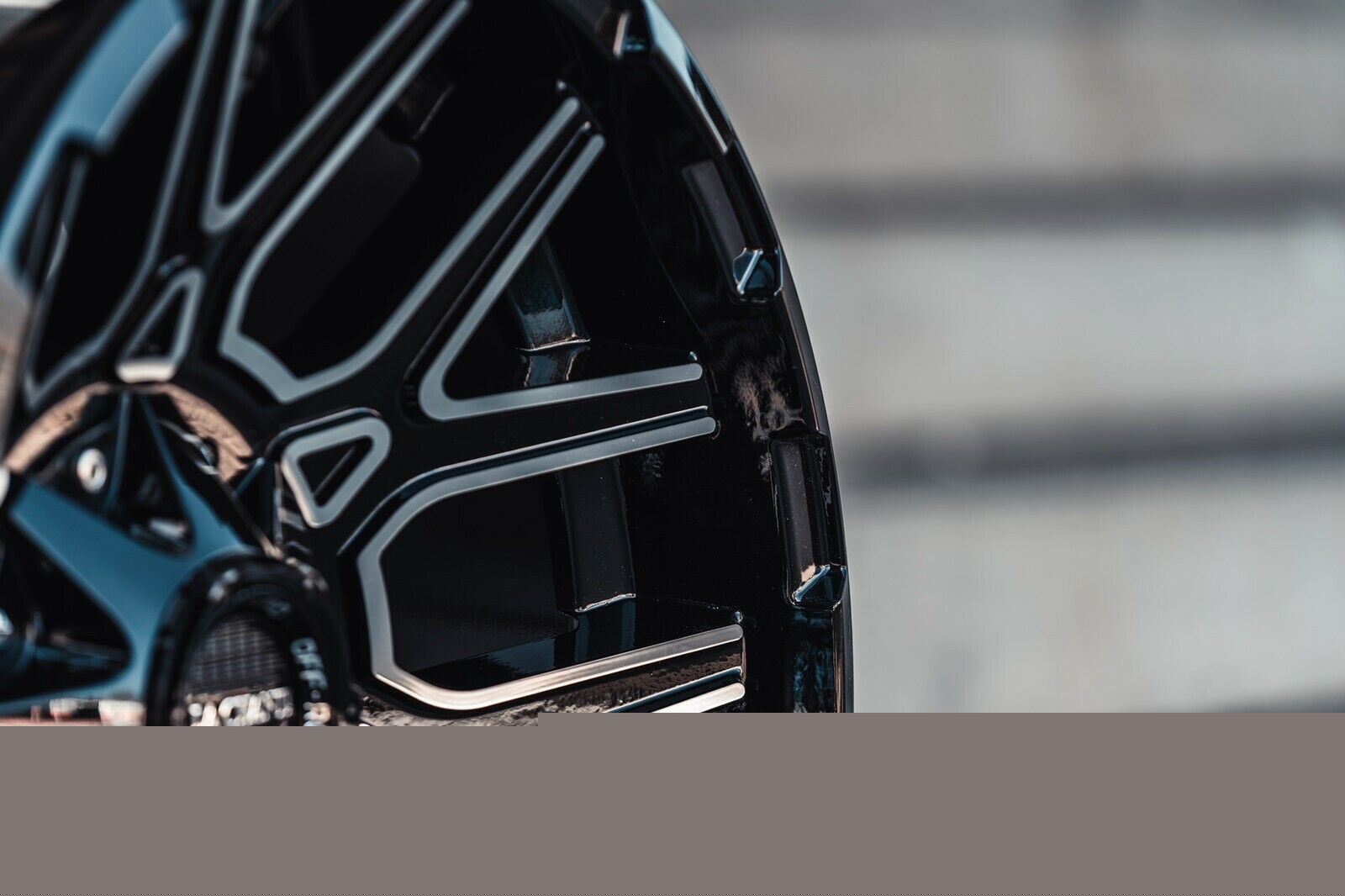 La Chanti LC-OF2 20" 10J ET-12 6x135/6x139,7 Gloss Black Machine Face - obrazek 5