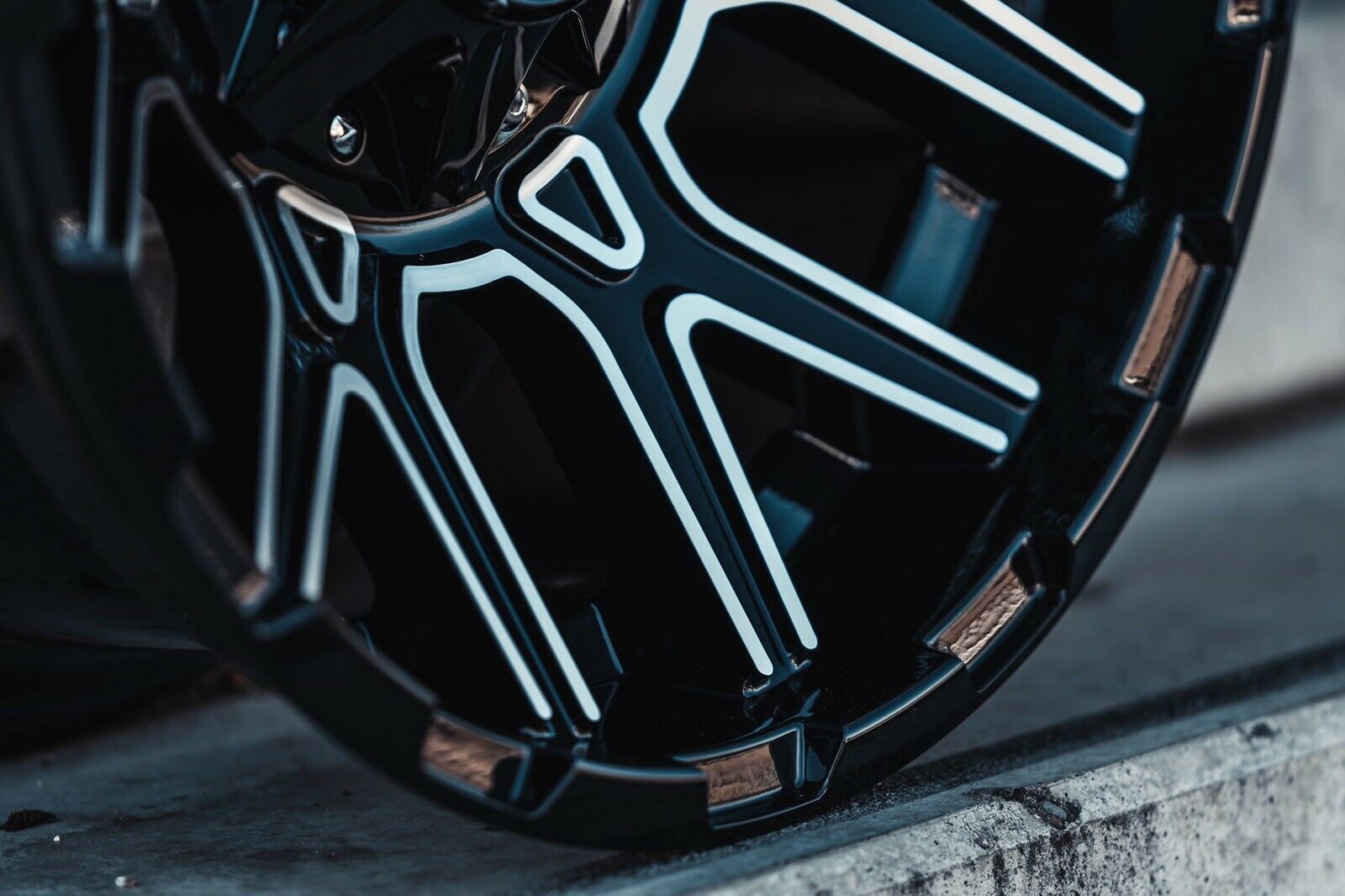 La Chanti LC-OF2 20" 10J ET-19 5x114,3/5x139,7 Gloss Black Machine Face - obrazek 4