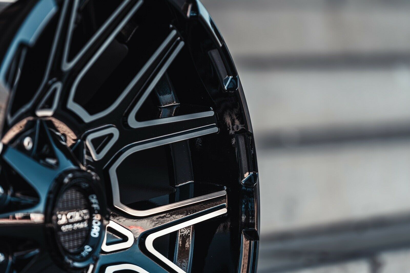 La Chanti LC-OF2 20" 10J ET-19 5x114,3/5x139,7 Gloss Black Machine Face - obrazek 5