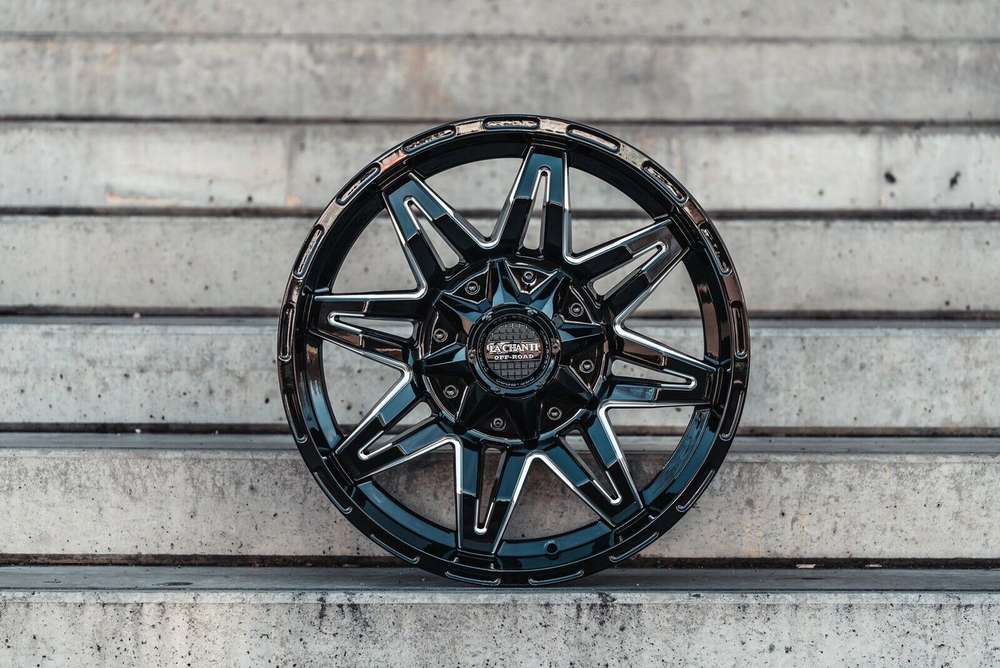 La Chanti LC-OF3 20" 9J ET0 6x135/6x139,7 Gloss Black Milled Spockes