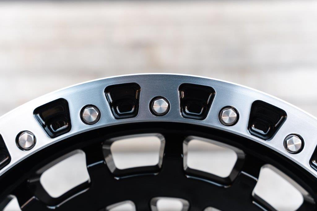 La Chanti LC-OF6 20" 10J ET-25 6x135/6x139,7 Gloss Black with Polished Ring - obrazek 6