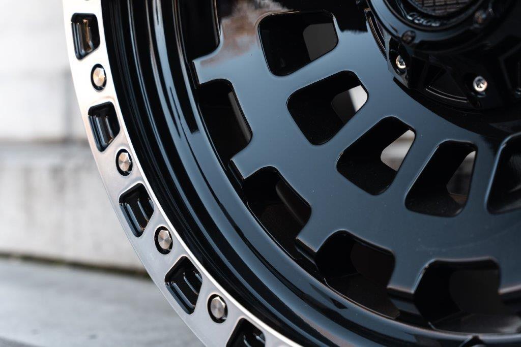 La Chanti LC-OF6 20" 12J ET-25 6x135/6x139,7 Gloss Black with Polished Ring - obrazek 8