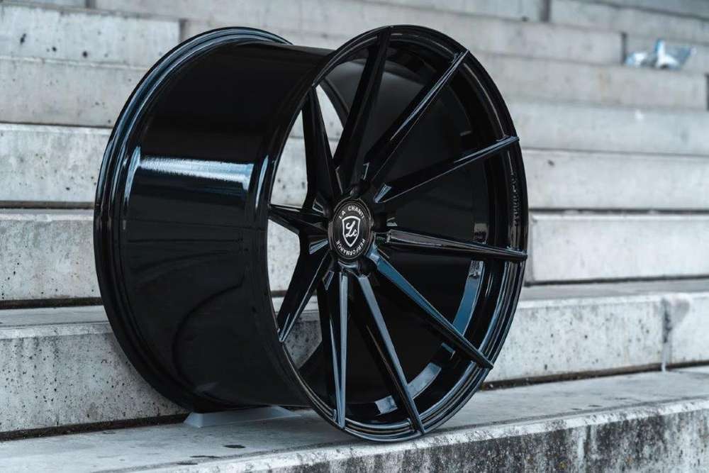 La Chanti LC-P10 20" 10J ET28/ET45 + 11J ET28 5x112 Glossy Black