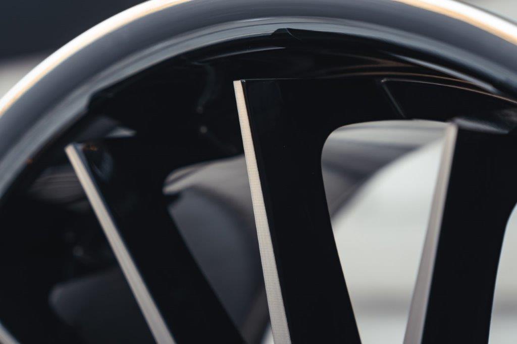 La Chanti LC-P12 22" 9J ET35 5x112 Glossy Black with SS Lip - obrazek 10