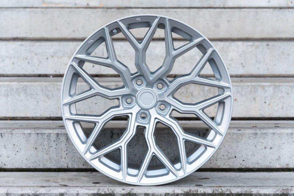 La Chanti LC-P2 20" 10J ET45 + 11J ET42 5x112 Silver Machined - obrazek 2